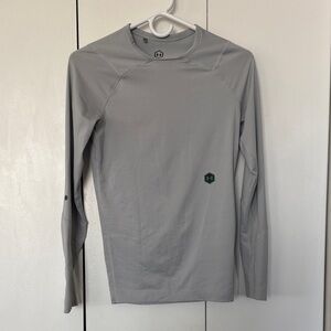 Under Armour Men's Gray Long Sleeve performance top